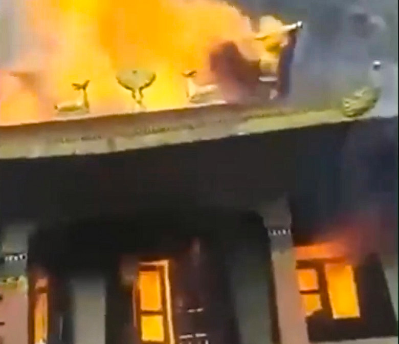 Massive fire razes  200-year-old monastery in Nepal