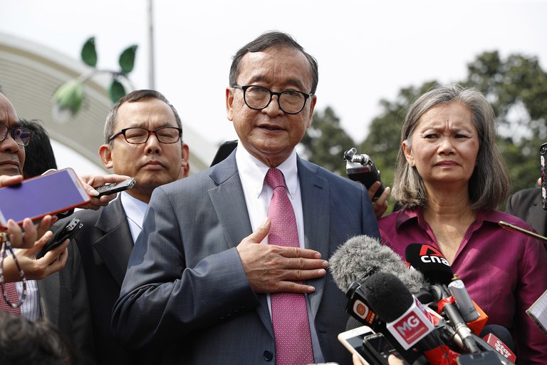 Hun Sen threatens to arrest backers of exiled opposition figure