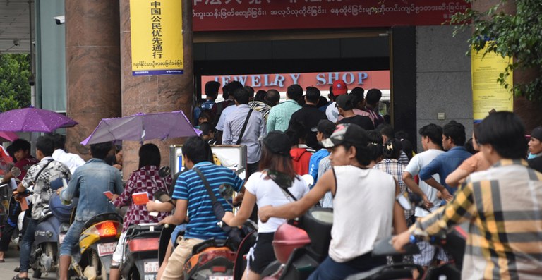 Over 1,000 Myanmar workers entering China daily under new permit