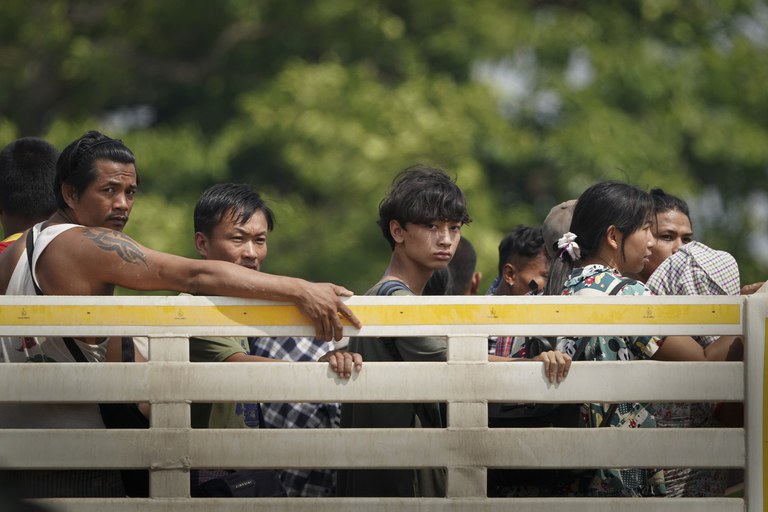 Karen rebel forces attack stranded Myanmar junta troops on Thai border
