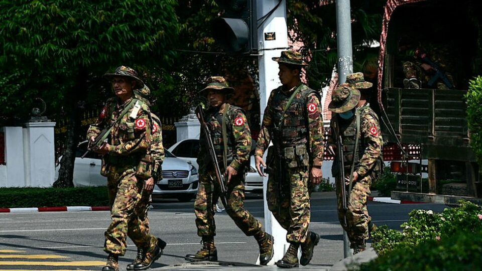 Myanmar insurgents capture junta base in south