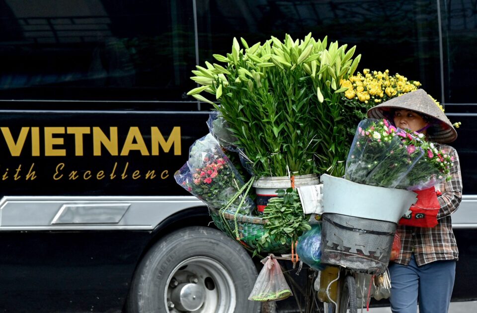 Vietnam detains trade unionist, rights group says