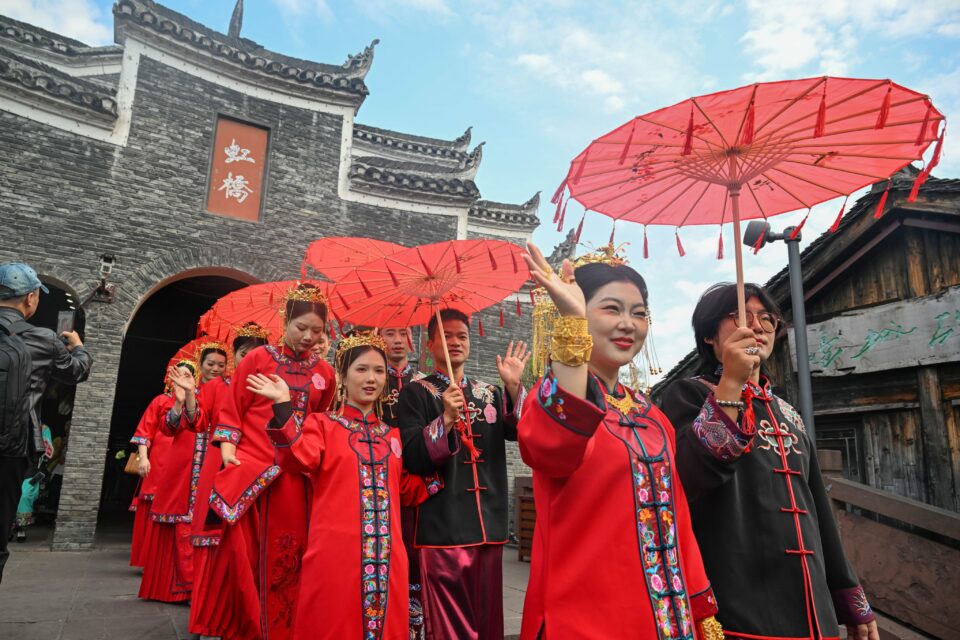 Remote Chinese county offers cash for babies to boost population