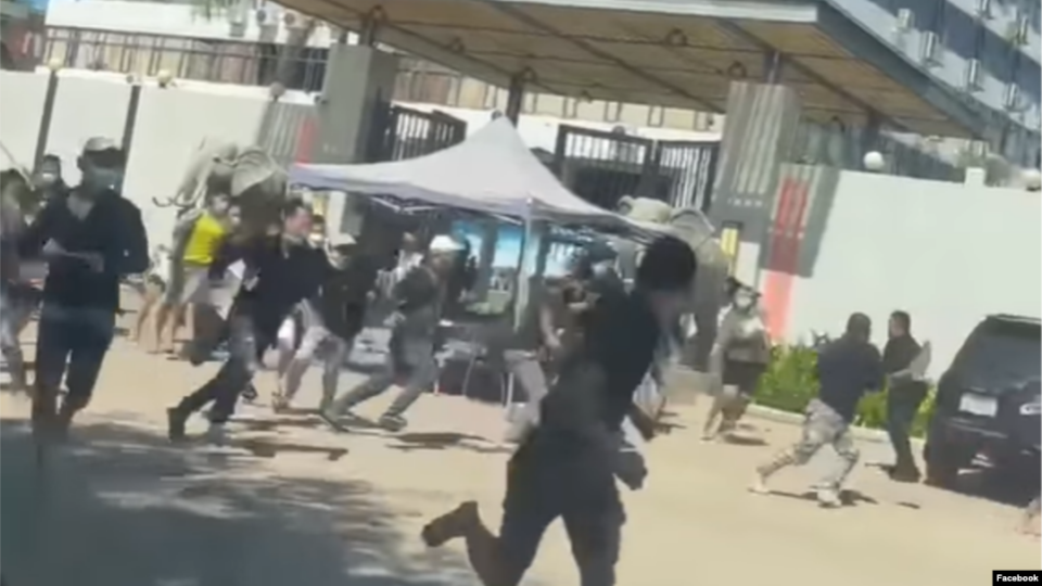 Storming past guards, 60 foreigner workers escape from Cambodian casino