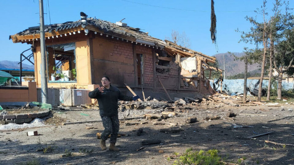 Eight hurt as South Korean jets bomb civilian area in exercise with US