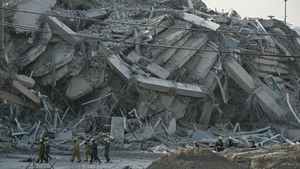 Rescuers in Myanmar, Thailand hunt for quake survivors as death toll passes 1,000