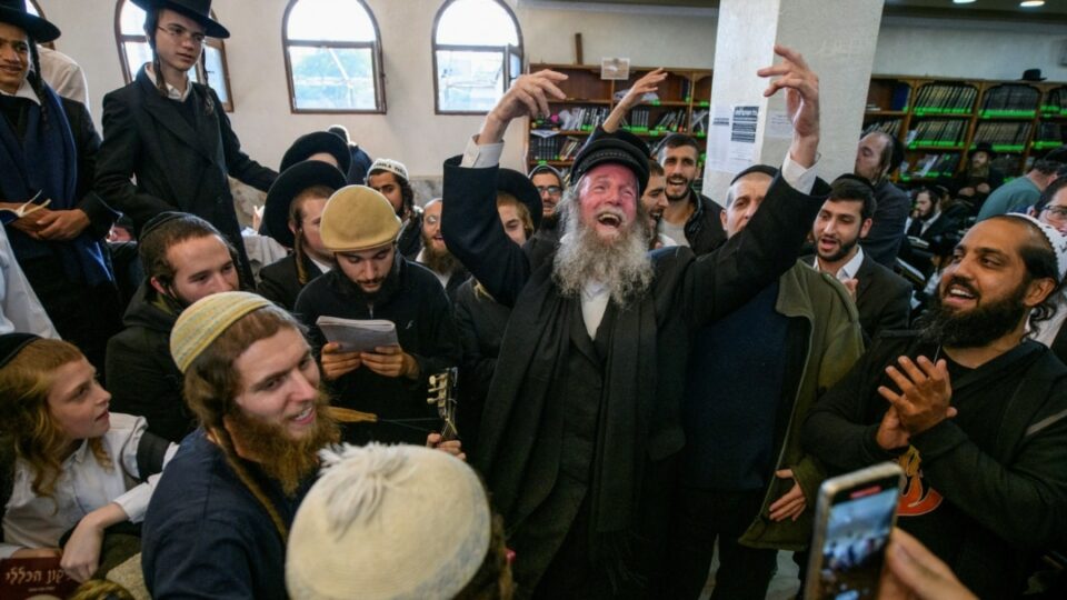 Did a large number of Hasidic Jews enter Ukraine to build a new state?